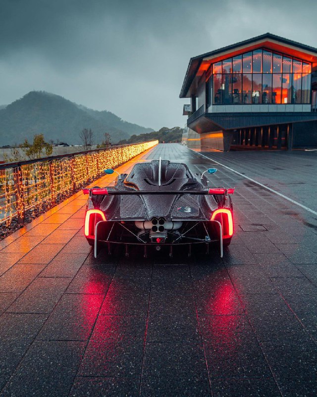 Pagani Huayra R 8