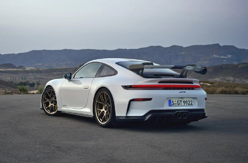 Porsche представила обновленный 911 GT3 7