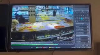 סרטון של מכונית פורצת לפטיסרי בג'ל אל דיב