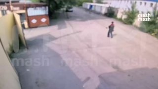 Мужчина похитил пятилетнего ребёнка в Новокузнецке: злоумышленник несколько дней караулил мальчика и унёс на руках себе в квартиру.Мирон (имя изменено) вчера вечером ушёл из дома и не вернулся. Родители забили тревогу и подключили к поискам более 50 челове