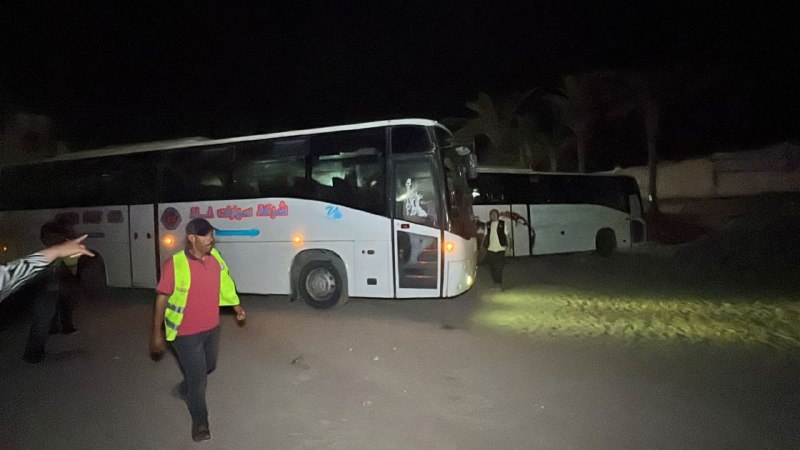 קבוצה חדשה של פלסטינים מגיעה לרצועת עזה דרך מעבר רפיח ממצרים.