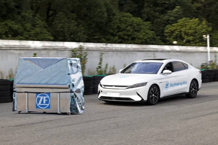 Концерн ZF представил тормозную систему с управлением «по проводам»
