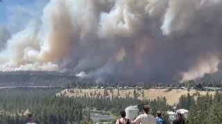 פקודות לפינוי מיידי של תושבים עם פתיחת מרכז למחסה לעקורים עקב שריפה מאסיבית בוושינגטון