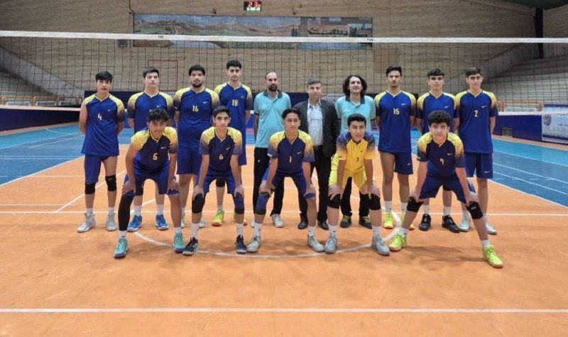 طــــلـــــوع کمــــیجـــان: 🏐 درخشش دانشآموزان کمیجان در مسابقات کشوری/ محمد مهیار ترابی و امیرعلی افشارنیا همراه با تیم والیبال استان مرکزی نایب ق