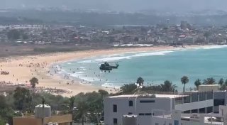 🏴 לפני זמן מה הגיע מפקד הצבא, גנרל רודולף הייקל, לעיר צור