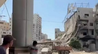 אני רואה שעזה הגיעה לכאב ותשישות בלתי נסבלים. היא הוכתה בכאב מכל עבר, וההרס הכביד עליה מעבר למה שיכלה לשאת…
