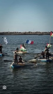 עזה דוכן הזדהות עם שביתה עולמית הקרובה של עובדי הנמל - הפלסטינים מארגנים עמדת סולידריות בנמל הדייגים, ממערב…