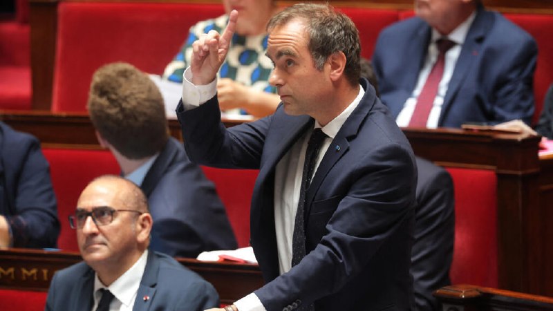 The public debt in France rose to about 122%, the highest level since 1995