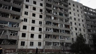 Главное о новых ударах по Украине и России🔵 Как минимум пять человек пострадали в результате российского удара управляемыми авиабомбами по жилому сектору в Сумах, сообщили в ОВА. 🔵 В Харьковской области за последние сутки погибли два человека, пострадали е