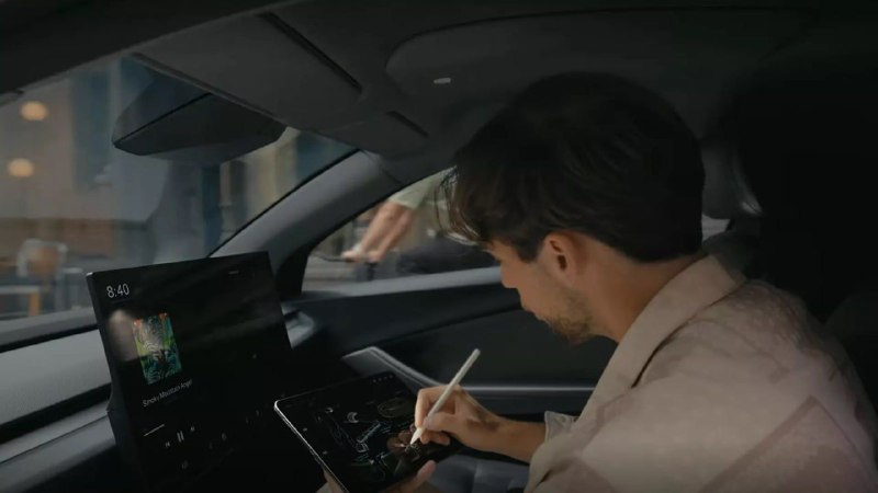 Tesla представила полностью автономное роботакси CyberCab 8