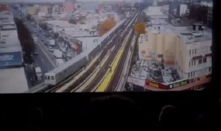 Из украинской версии «Человека-паука» вырезали песню Монеточки*. На эпизод пожаловались некоторые пользователи Threads**.  «Купила билеты заранее и только сейчас увидела новость, что в фильме есть песня россиянки Монеточки😡 Мне плевать на «хороших россиян»