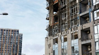 美特使下周访俄，俄方回应“28条”和通话泄露风波俄罗斯总统助理尤里·乌沙科夫在比什凯克向媒体介绍了俄美近期的接触情况，并就华盛顿提出的乌克兰"和平计划"、相关谈判及信息“泄露”等问题作出了一系列说明。👉 继续浏览后续：https://rfi.my/CDSU.g