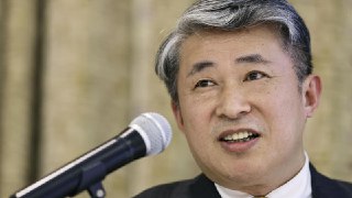 日本政党重镇等要求日本政府将中国驻大阪总领事驱除出境关于中国驻大阪总领事薛剑在社交媒体上就高市首相有关“台湾有事”的国会答辩发表“要把那颗肮脏的脑袋砍掉”等言论一事，自民党政务调查会会长小林鹰之表示，我党将要求日本政府采取包括宣布‘不受欢迎人物（Persona non grata）’在内的坚定措施。”日本朝野各党近日来也严厉批判薛剑的“斩首”等言论。👉 继续浏览后续：https://rfi.my/CAzl.g