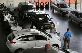 В России разрешат регистрацию автомобилей, угнанных из «недружественных» странПравительство РФ внесло в Госдуму законопроект, который разрешит россиянам регистрировать машины, находящиеся в международном розыске, сообщают РИА Новости.Документ предлагает на