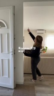 Кто сказал, что поликарбонат только для теплиц? Посмотрите, какую классную перегородку из него можно сделать в квартире! Вместе с деревянными рейка... - изображение 1 - кто, сказал, поликарбонат