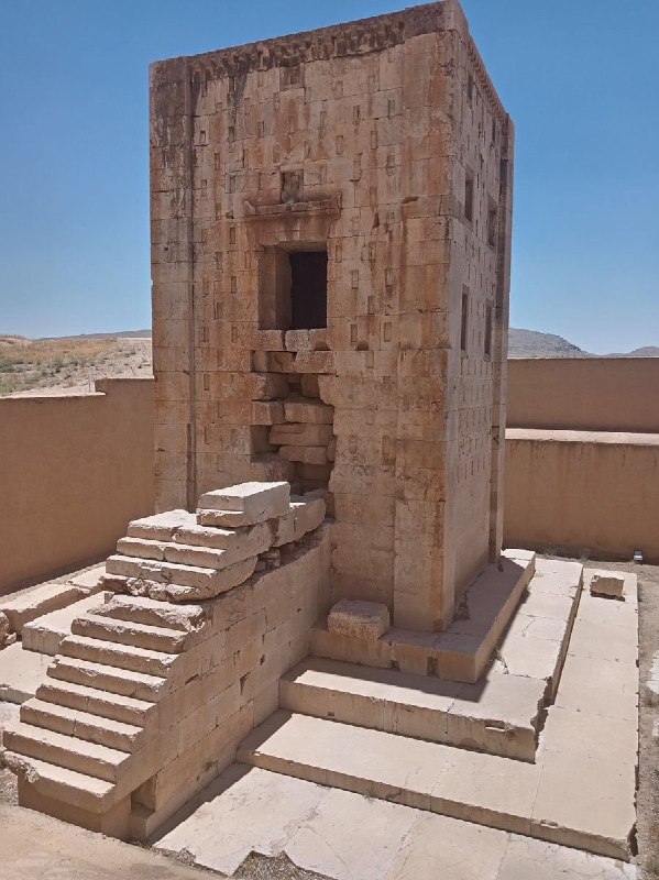 آخرین اخبار: کعبهٔ زرتشت یکی از اسرارآمیزترین بناهای ایران باستان است. این ساختمان سنگی در مجموعهٔ باستانی نقش رستم، روبه‌روی آرامگاه