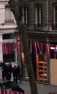 Flash: 🇫🇷 French far-right activists took to the streets of Lyon calling for an end to the violence and looting committed by rioters.