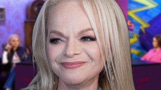 Лариса Долина подала в суд на курьеров и дроперов, которые "помогали" ей совершить сделку с квартирой за 124 млн рублей.Иск певицы поступил в Балашихинский городской суд на имена Цырульниковой А.Н., Леонтьева Д.М., Каменецкого А.И. и Основы А.Д. С них арти