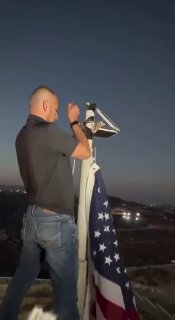 צפו באזרח האמריקני ממוצא פלסטיני, לואי אבו רידה, מגיע לביתו, שנצור על ידי מתנחלים זה ימים בקררה, מחוז שכם.