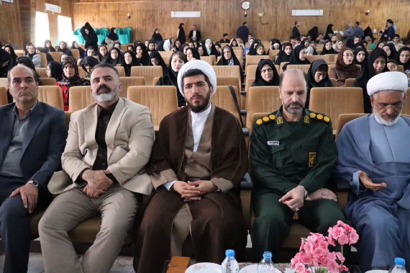 کانال خبری شیز/تکاب: 🇮🇷 تجلیل از ممتازین و فعالان قرآنی مدارس شهرستان تکاب🔸️ مراسم تجلیل از ممتازین و فعالان قرآنی مدارس شهرستان تکاب با حضور