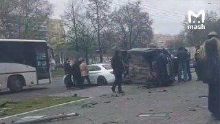 Водитель каршеринга сбил двух женщин, уходя от полицейской погони на Алтуфьевском шоссе в Москве. По данным Mash, сотрудники ГИБДД попытались остановить нарушителя, но тот не подчинился. Началась погоня. В какой-то момент каршеринговый автомобиль Haval пер