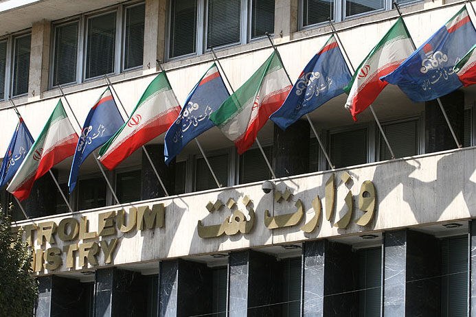 روزنامه ایران: ⭕ تبعات بستن حسابهای شرکت ملی نفت فراتر از فیش حقوقی کارکنان است🔹تبعات مسدود شدن حسابهای شرکت ملی نفت به پرداخت کارکنا