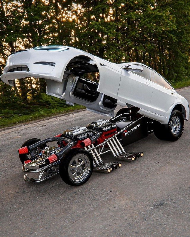 Tesla Model S с двумя моторами Hellcat 4