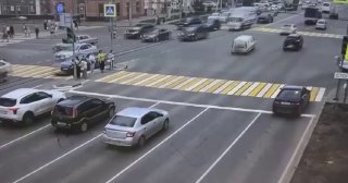 В Омске женщина погибла в результате наезда машины на группу людей, девять человек пострадали, рассказали в Минздраве.ДТП произошло 6 августа: Lada Granta наехала на людей на островке безопасности возле пешеходного перехода. По данным прокуратуры, водителю