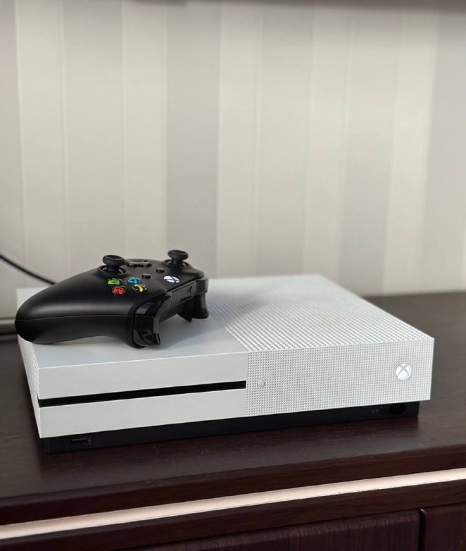 Продам xbox one s +450 игр в комплекте + xbox live (сможете играть онлайн)+ea игры не вскрывался, не... - фотография - 1
