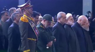 כל ההנהגה האיראנית, למעט מוג'תבא, נכחה בהלוויית חמינאי.