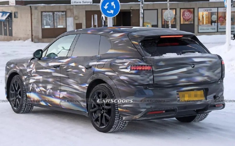 Bentley готовит электрокроссовер с интерьером от Cayenne 2