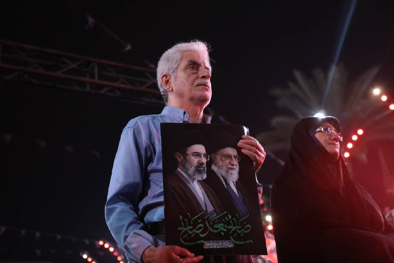 گیلان پرس: 🔺 تصاویری دیدنی از تجمع مردم ولایتمدار رشت در شب های همدلی ۲۵ مرداد ۱۴۰۵#باید_برخاست#گیلان_پرس 🇮🇷 @Gilan_Press🔺 تصاویری 