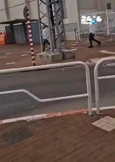 🇮🇱 סערה בעכו ערבים נשמעים קוראים קריאות נגד יהודים. בתיעוד מעכו נשמעות קריאות מצד ערבים לעבר יהודים.
