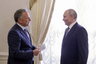 FT: Белый дом обсуждал с Кремлем возвращение американских нефтяных компаний в РФ. В Вашингтоне также дали понять, что больше не будут требовать территориальных уступок от Украины в обмен на гарантииВашингтон и Москва обсуждают возвращение американских нефт