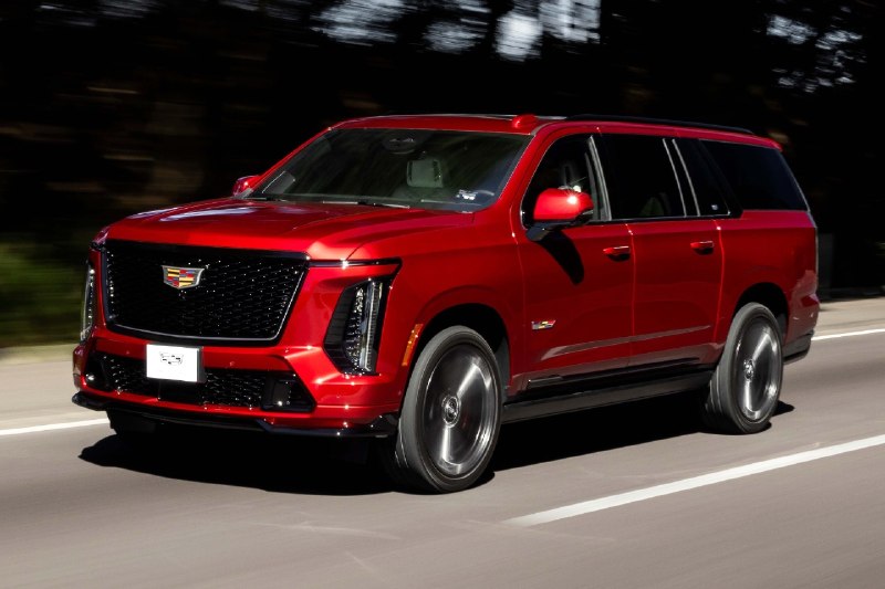 GM ignora elétricos e volta à Europa após 9 anos com picape e SUVs gigantesOn a 
