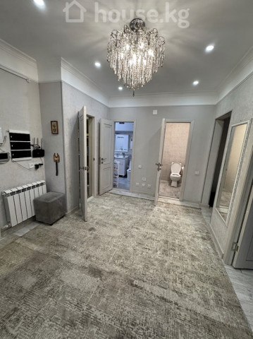 Продажа, квартира, 4-комн., 132 м2Адрес: Бишкек, Аламедин-1 м-н, мкрн Аламедин-1Цена: $210 000 (18 393 900 сом)Жилой комплекс: ЭлесТип предложения: от собственникаСерия: элиткаДом: монолитный, 2020г.Э