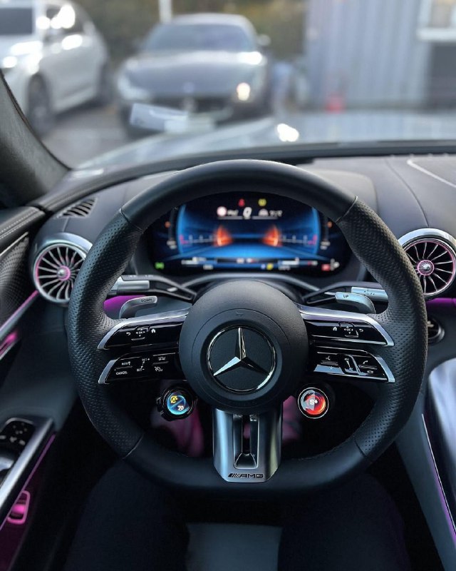 SL63 AMG 4MATIC+ 4.0-L V8 BITURBO 585 HP 0-100 km/h 3.5 sec 5