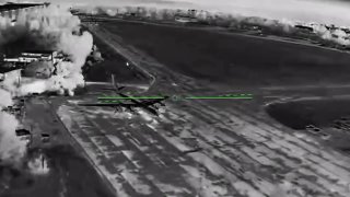 В Ростовской области беспилотники атаковали танкер и резервуары с топливом в порту Таганрога, а также нефтебазу в Армавире, оба пожара потушены, никто не пострадал, сообщают местные власти.  В порту Таганрога утечки мазута не зафиксировано, написал губерна