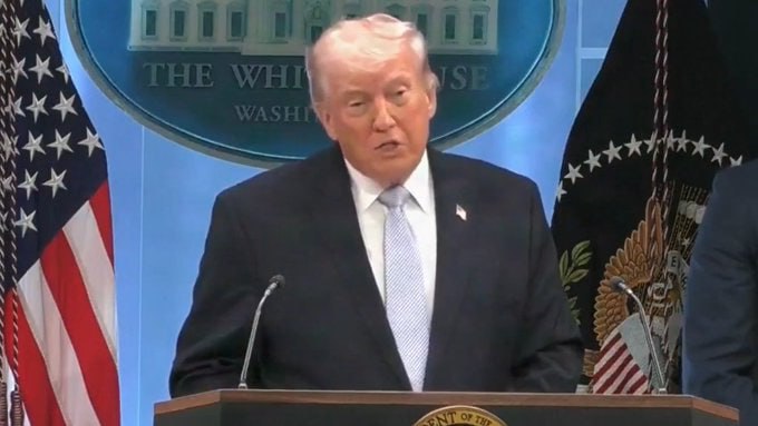 JUST IN - הנשיא טראמפ: הורמוז פתוח, איראן מדברת, המצור נשאר