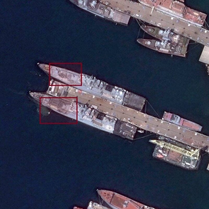 Iranian Naval Force: البته چند روز قبل تصاویر ماهواره ایی منتشر شد که آسیب هایی در این کشتی ها به تصویر میکشید در همین تصویر ماهواره ایی رنگ
