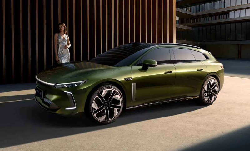 Exeed представил универсал Exlantix ES7 GT

На авт...