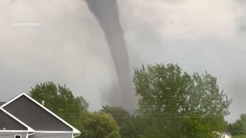 ‘Yep, time for me to go inside’: Tornado sirens wail in Wisconsin | CNN