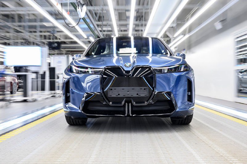 Компания BMW начала выпуск обновленного iX 4