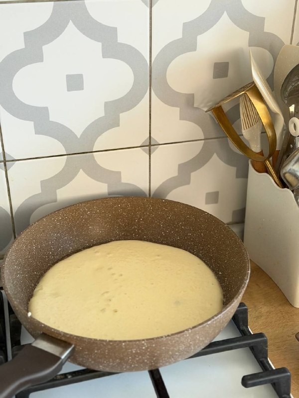Доброе воскресное! Делюсь с вами очередным вкусным блюдом, теперь уже не завтрак - сырной лепешкой . По вкусу что-то среднее между хачапури и сырно... - изображение 2 - сырной, яйцо, соли