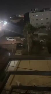 רכב צבאי כיבוש מנסה לדרוס ילד רוכב על אופניים, במהלך ההסתערות על העיירה סילוואד, מזרחית לרמאללה.
