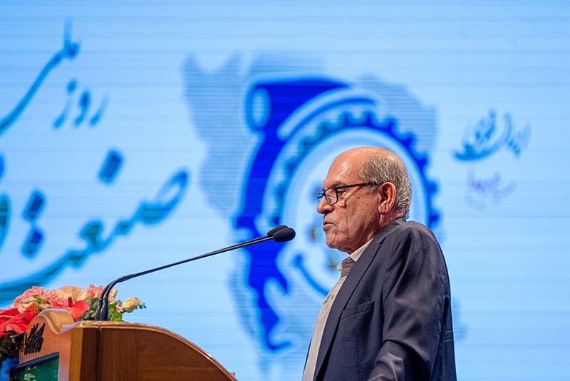 اتاق بازرگانی تهران: ▫️محمود نجفیعرب، رئیس اتاق تهران در مراسم تجلیل از صنعتگران و معدنکاران برگزیده استان مطرح کرد▪️رونق تولید از مسیر کا