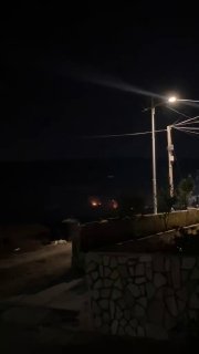 דחוף: מתנחלים פותחים באש כבדה לעבר צעירים במהלך התקפתם בפאתי העיירה סינג'יל, מצפון לרמאללה.