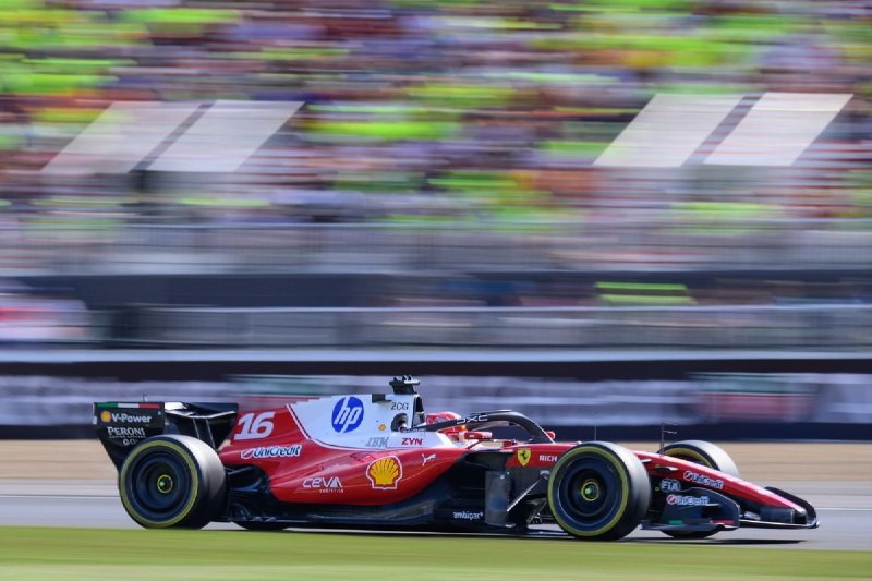 "Леклер без очков: почему Ferrari снова упускает Ferrari?"Зарубежные и