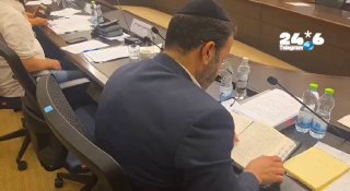 🇮🇱 דיון בכנסת על הצעת החוק להקפאת מעצרים עריקים חרדים. ינון אזולאי מש״ס לומד גמרא, הח״כים של האופוזיציה צ…