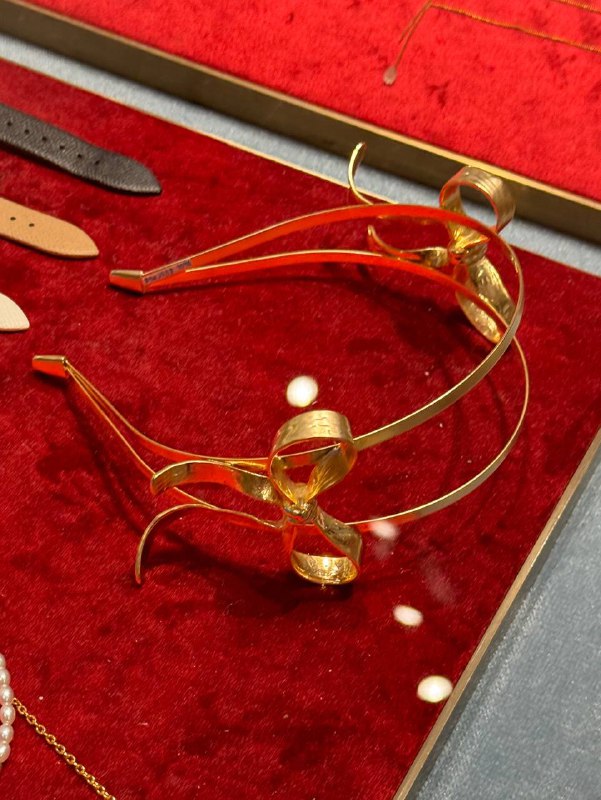 Тайланд – страна длинных волос и причесок. Конечно же, я начала поиски интересных украшений для них — парочку нашла 💝Но, как и у нас, эксклюзивных и качественно выполненных украшений 1%Тайланд – страна длинных волос и причесок. Конечно же, я начала поиски интересных украшений для них — парочку нашла 💝Но, как и у нас, эксклюзивных и качественно выполненных украшений 1%